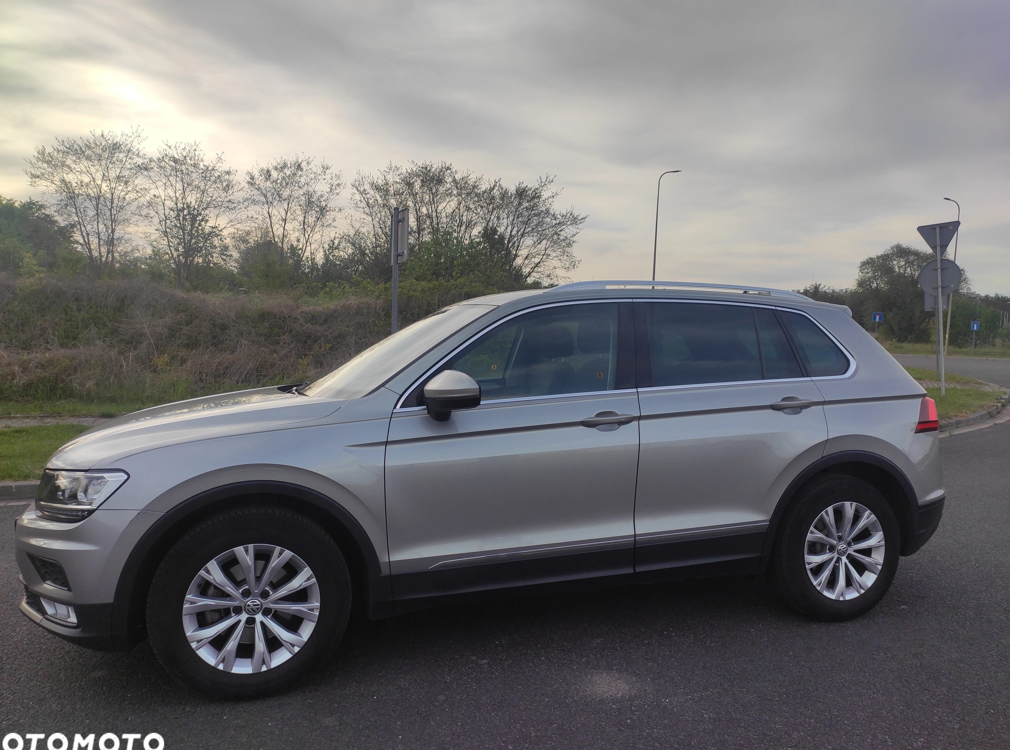 Volkswagen Tiguan cena 94000 przebieg: 77000, rok produkcji 2016 z Lubin małe 667